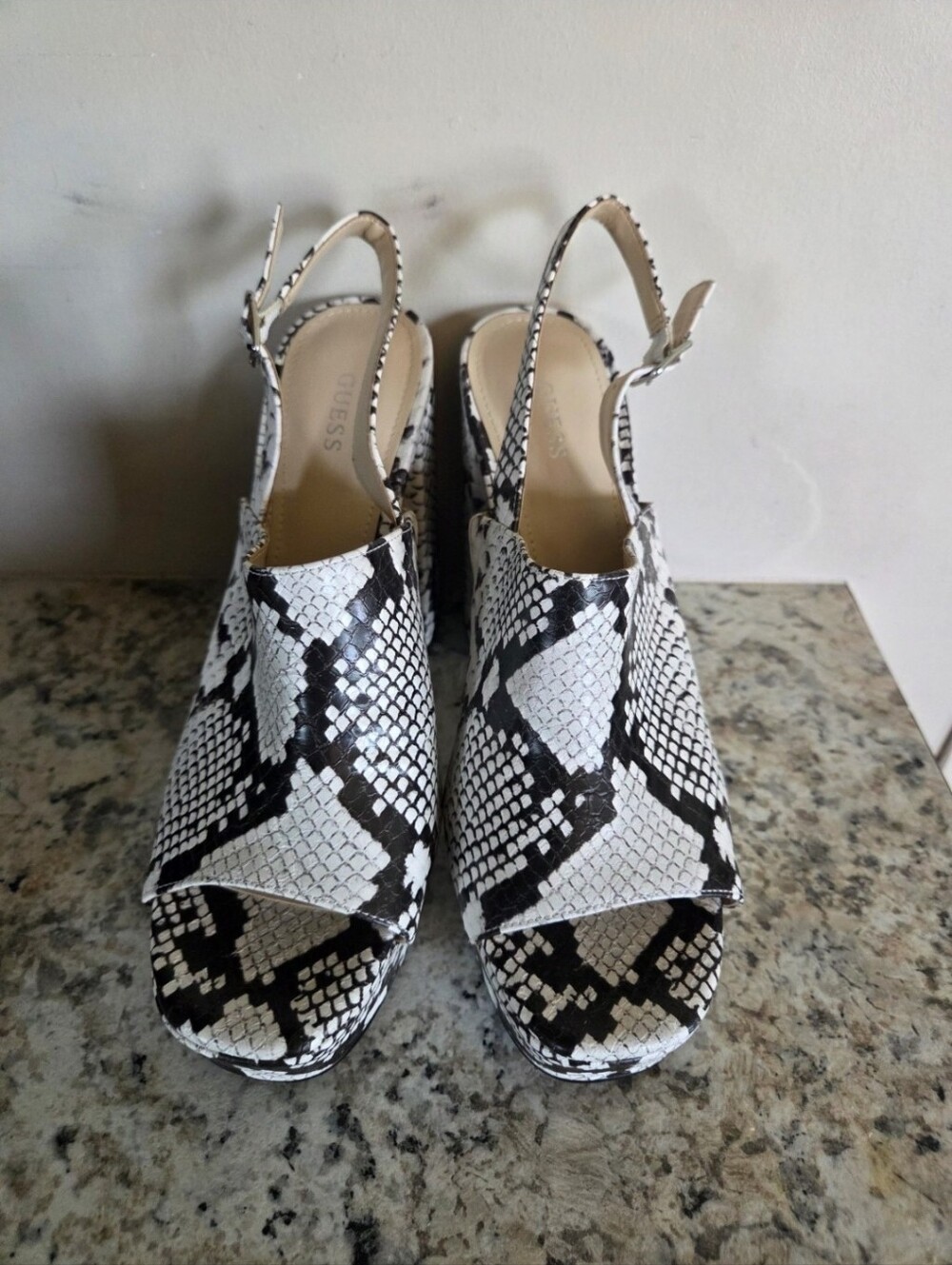 Guess Block Heels - Picture 3 of 7